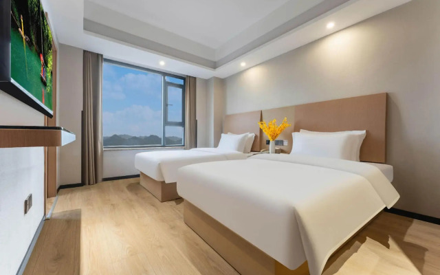 Radow Hotel (Yichang Binjiang Pedestrian Street)