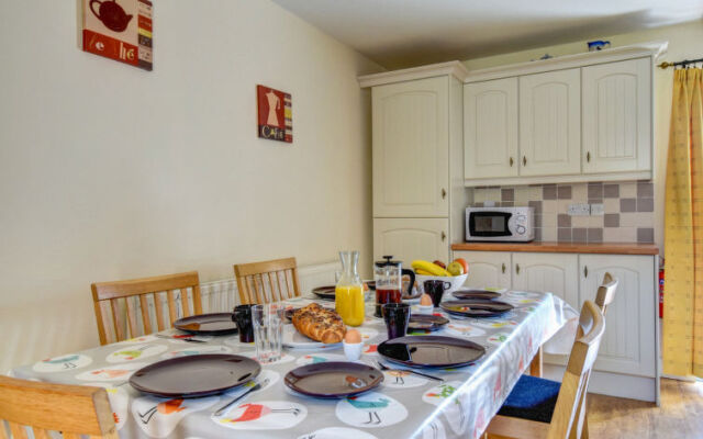 Holiday Home Y Barcud Coch