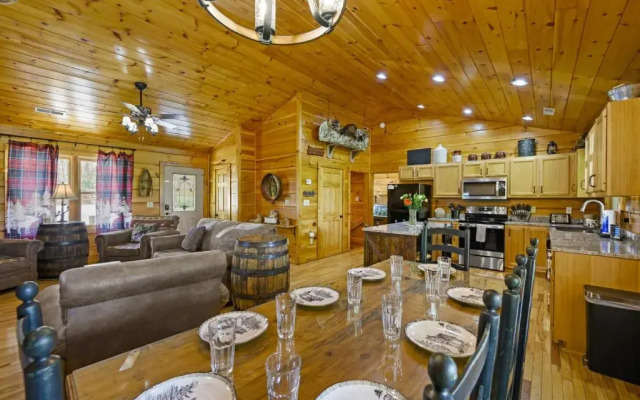 A Wolf's Den Gatlinburg