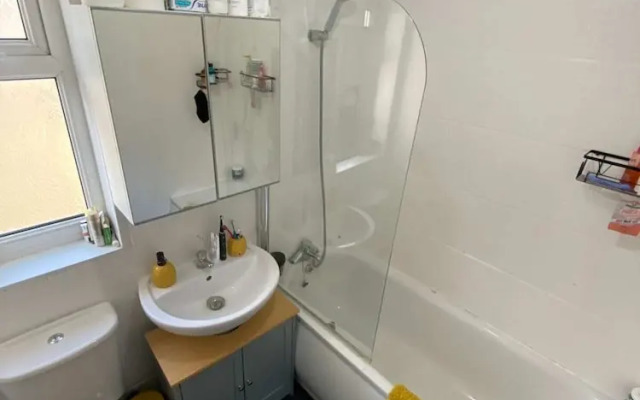 Vibrant & Funky 1BD Flat - 12 Mins to Stratford!