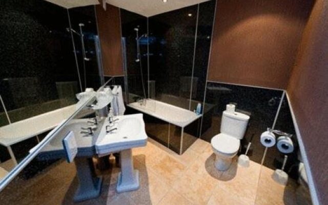 Number 44 Hotel & Bar