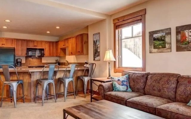 Luxury 2 Bedroom Mountain Vacation Rental in Breckenridge With Access to a Hot Tub and Heated Garage Parking