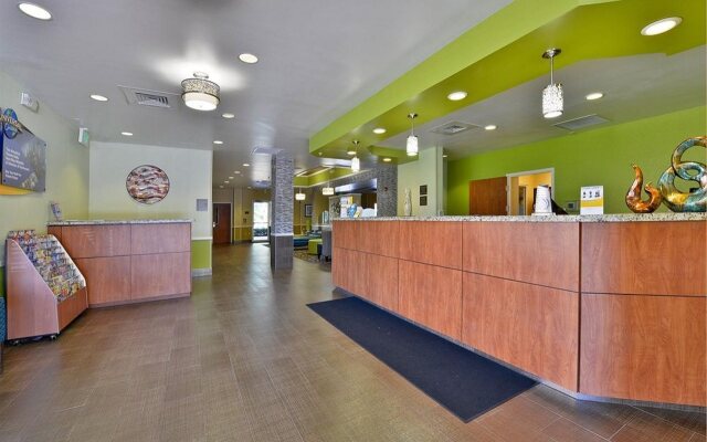 Comfort Inn & Suites Near Universal Orlando Resort - Convention Ctr