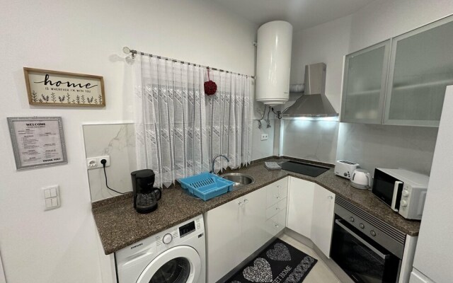 Luxurious Spacious Studio Retreat Close to Funchal