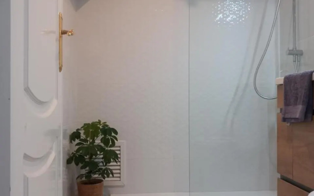 2 bedroom, Sea Front Complex w Pool and private garden