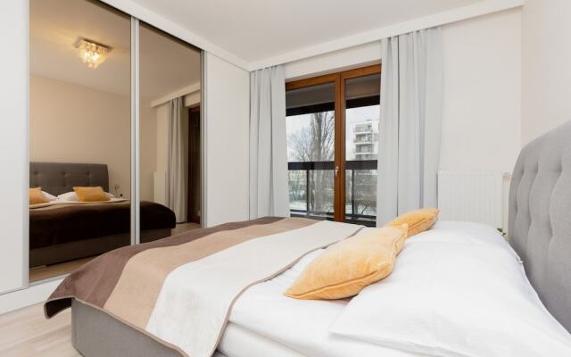 Roomy Apartment Grzybowska219 by Renters