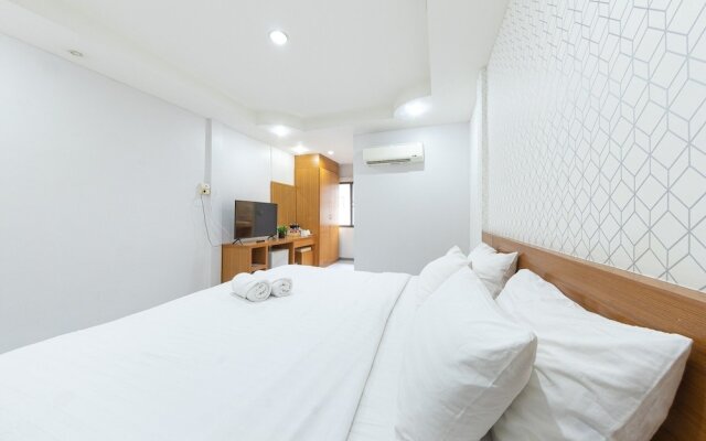 Bed by Tha-Pra Hotel and Apartment