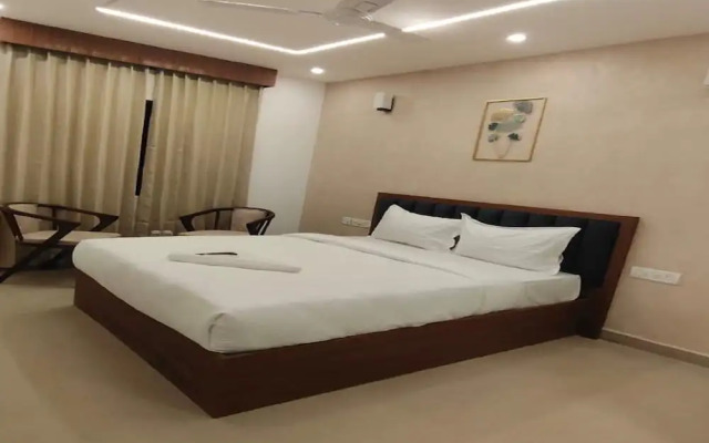 Royal Luxe Business Class Hotel