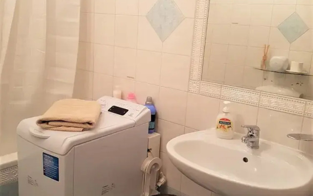 Home near Franklin College and Lugano Center