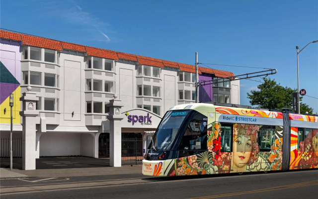 Spark by Hilton Kansas City Plaza Stree...