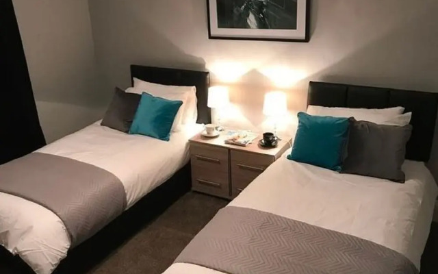 Chic Holiday Home in Manchester near Sheen Gardens