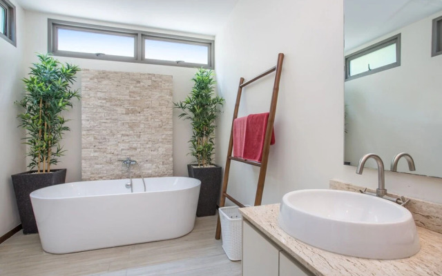 Trendy 4BR Villa Kari in KA Villas Rawai