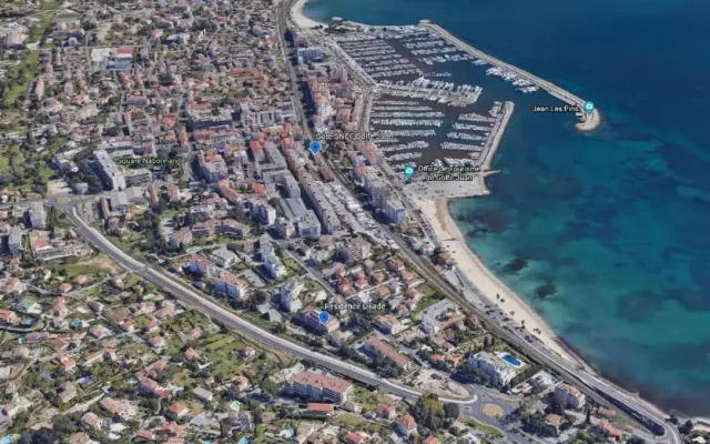 Apt Golfe Juan - 5min des plages - Parking privée - Piscine Rooftop