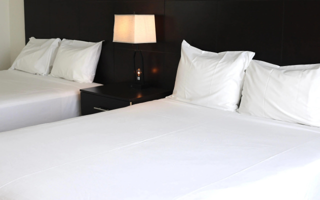 Travelodge by Wyndham Hotel & Convention Centre Quebec City