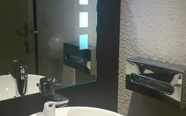 Easy hotel