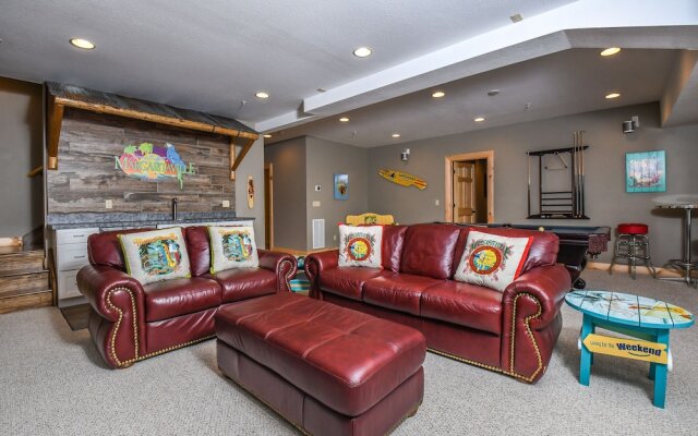 Footsteps from Fun 1 Bedroom House