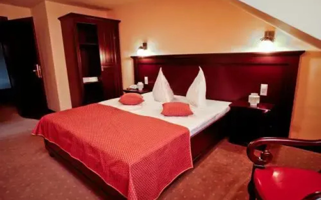 Hotel Lacu Rosu