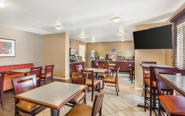 Best Western Luxury Inn