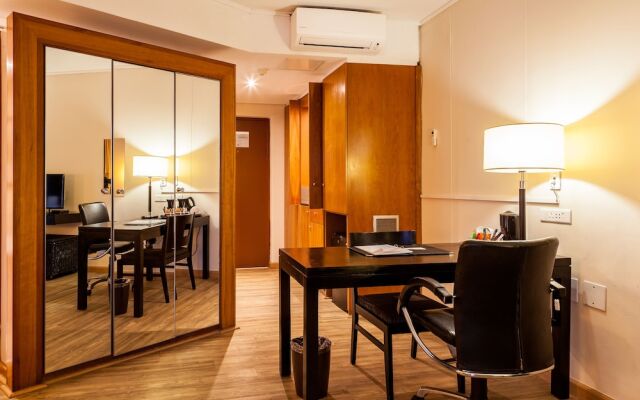 Island Club Hotel & Apartments