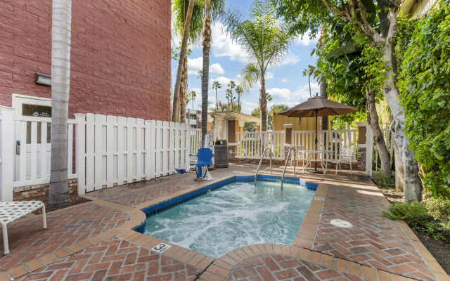 Best Western Plus Carriage Inn