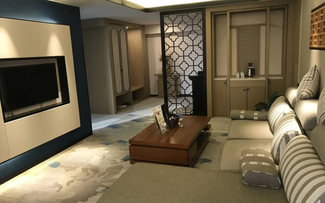 Metropolis Golf Hot Spring Hotel