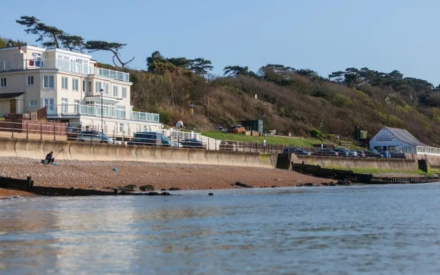 Beachside Apartment On The Beach