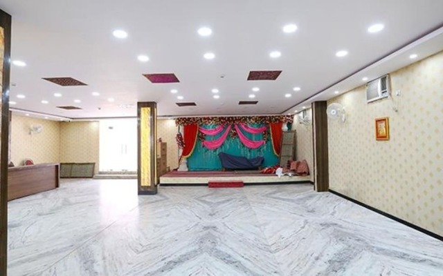 Fabhotel Shivam Palace