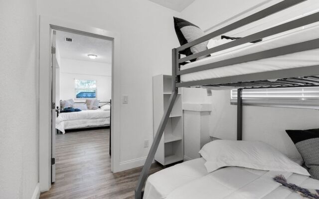 Modern & Cozy 5BD House in Buenavista