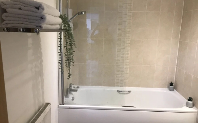Stunning 2-bed Apartment in Newton Abbot