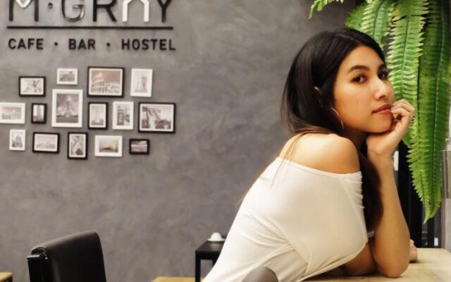 M Gray Hostel & Cafe