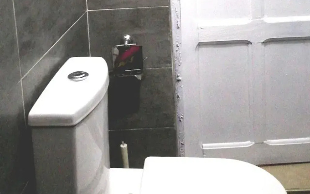 1 Bed House Private Compound With Off Road Parking