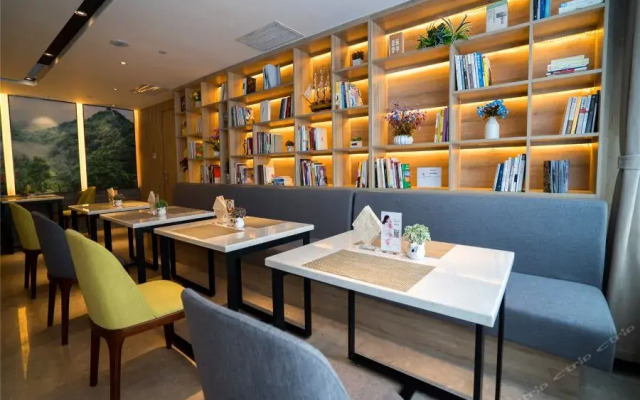 Atour Hotel Hanzhong High-Speed Railway Station