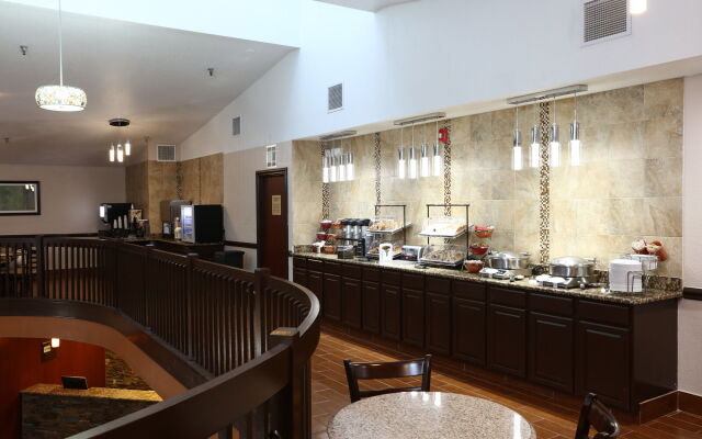 AmericInn by Wyndham Grand Rapids Airport North