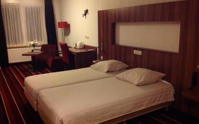 SuyderSee Hotel