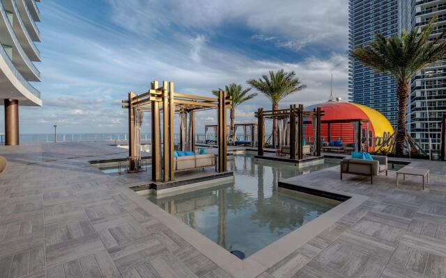 Hyde Beach Residence