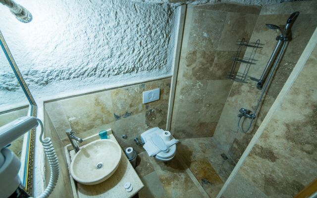 Elite Cave Suites