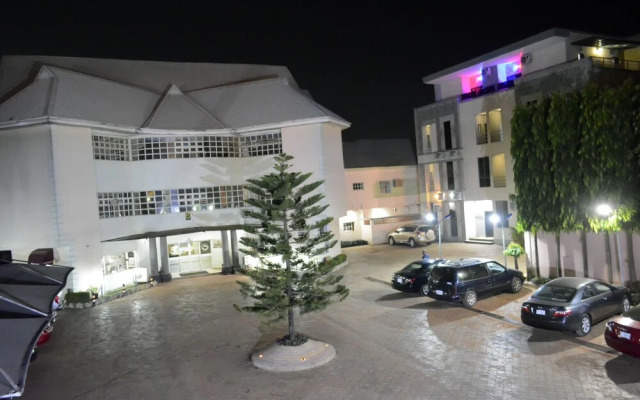 Golphins Suites and Hotels