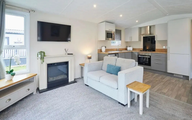 Host Stay Tarn Lodge