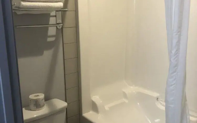 R & R Lakeview in Hardisty