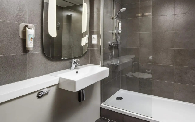 ibis Holloway Circus