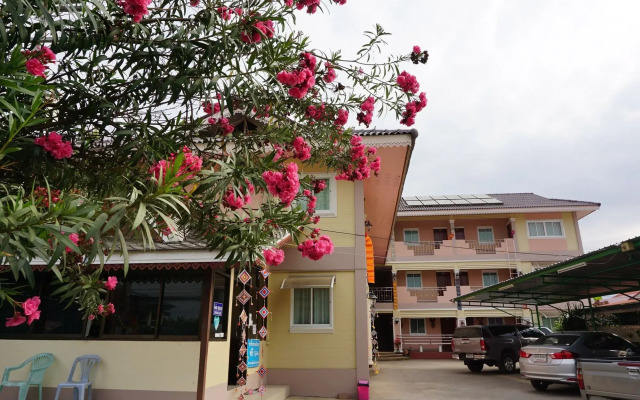 Kumkaew Tawon Palace Hotel