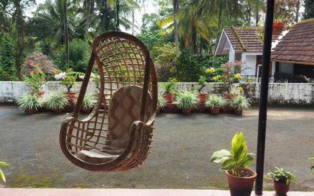 Family Estate Stay Near Murnad