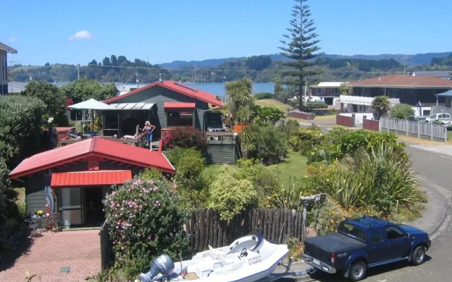 Moanarua Beach Cottage