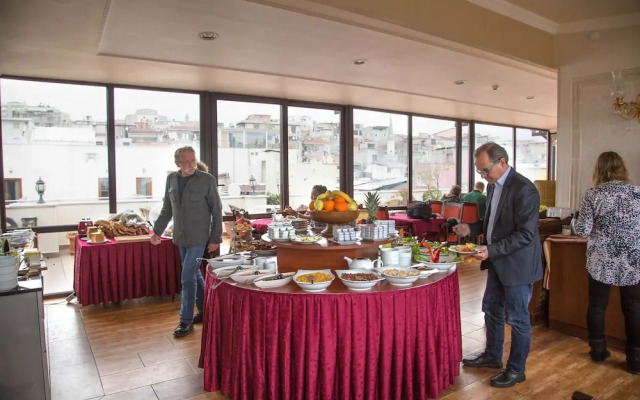 Hotel Adonis Palace