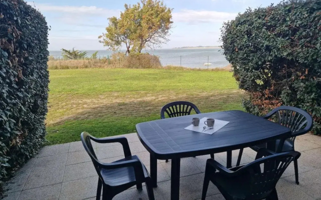 Flat With Direct Beach Access