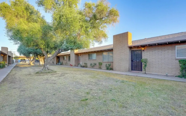 Walk to Conveniences: Tempe Condo w/ Pool!