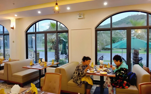 Crown Nguyen Hoang Hotel