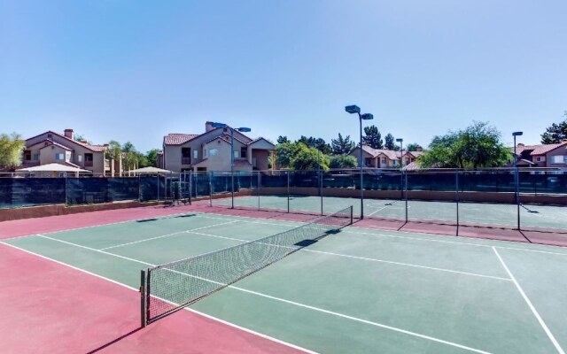 CozySuites TPC Scottsdale Parking & Pool