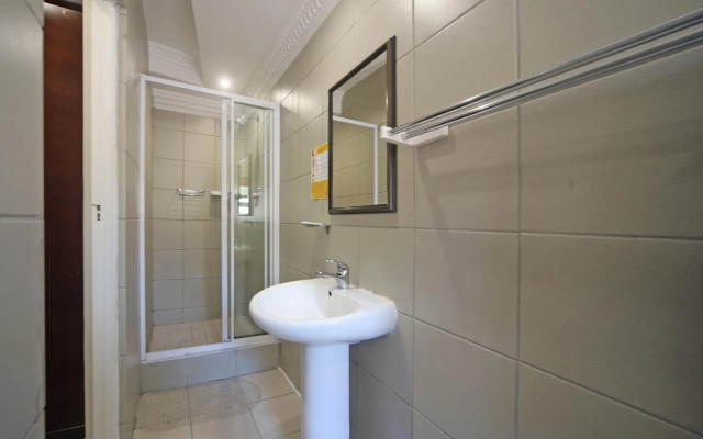 Savoy Lodge Cape Town