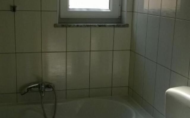 Markle - Swimming Pool and Sunbeds - A6